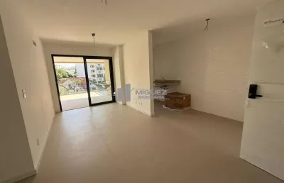Na tijuca, um garden exclusivo está à venda no condomínio ornato. imóvel com 2 quartos, vaga, piscina e infraestrutura de lazer. localização estratégica: rua dona delfina, junto ao metrô uruguai. entr