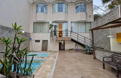 Casa à venda, rua maria amália, tijuca. 5 quartos sendo 4 suítes, área externa piscinas e churrasqueira. 2 vagas. código 22833