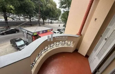 Aluga-se apartamento com àrea externa. tijuca, rua são francisco xavier, 2 quartos, varanda e dependencia completa. próximo ao metrô e  ao colégio militar