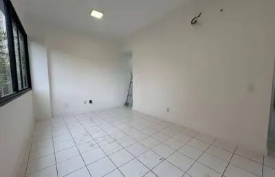 Alugo colado ao shopping tijuca, 3 quartos sendo 1 suíte, dependência completa e vaga!