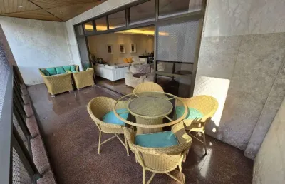 Apartamento a venda rua dezoito de outubro - planta magnífica com 4 varandas, 4 quartos sendo 2 suítes,  copa cozinha, 2 dependências - 340 m² - 3 vagas na escritura