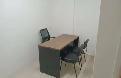Sala comercial a venda no centro da cidade. ideal para consultórios, escritórios ou até mesmo para investir em self storage ou autoarmazenagem (nova modalidade).