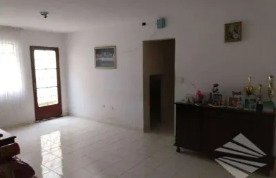 Sobrado com 8 dormitórios à venda, 316 m² - vila jaboticabeira - taubaté/sp