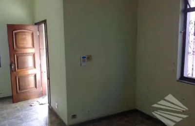 Casa com 4 quartos para alugar na Rua Doutor Urbano Figueira, Centro, Taubaté