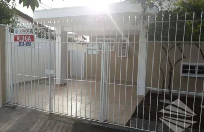 Casa com 3 quartos para alugar na Rua Alexandre Fleming, Jardim Maria Augusta, Taubaté