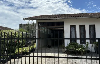 Casa térrea, averbada e murada com área construída de 135 m² em terreno de 507 m²   valor 780.000,00.