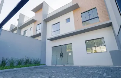 Sobrado geminado com 1 suíte mais 2 quartos à venda no bairro boa vista em joinville-sc por r$ 587.000,00