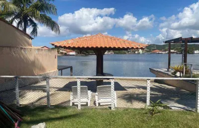 Casa em cabo frio com deck de acesso ao canal e praia particular