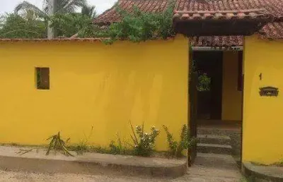 Casa com 2 quartos - xv de novembro (araruama)  quintal amplo e garagem