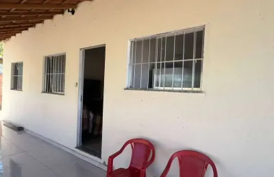 Casa  com 2 quartos e  varanda  espaçosa  em  iguabinha- araruama rj