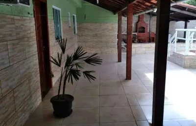 Casa com piscina e 2 apartamentos no mesmo terreno - centro, araruama/rj