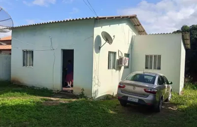 Casa à venda com 3 quartos e quintal grande em araruama/rj