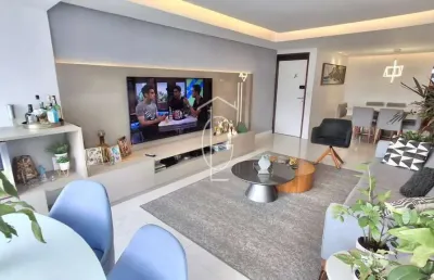 Belíssimo apartamento de 145m² reformado e com móveis planejados em localização privilegiada em casa forte