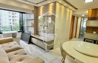 Belíssimo apartamento de 86m² reformado e porteira fechada no bairro da torre
