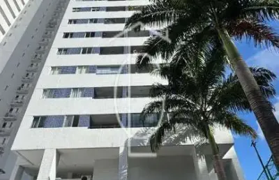 Apartamento em casa amarela, em andar alto, vista livre, definida e móveis planejados