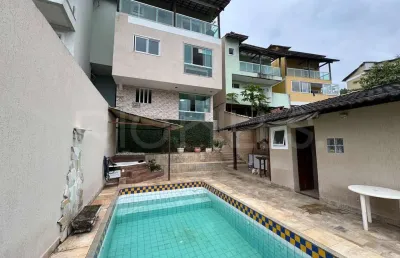 Casa triplex de 4 quartos, com 188m², à venda em itaipu, niterói/rj