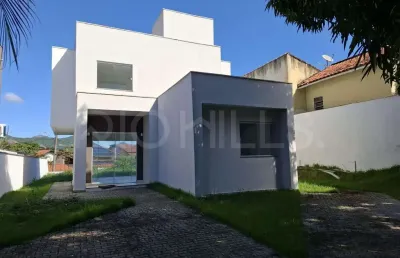 Casa duplex, com 3 quartos e 121m², à venda em serra grande, niterói/rj