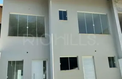 Casa duplex de 4 quartos, com 135m², à venda em itacoatiara, niterói/rj