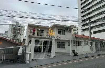 Casa com 3 quartos à venda na Rua Manoel Loureiro, Barreiros, São José