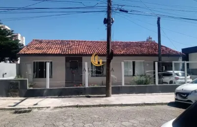 Casa com 3 quartos à venda na Rua Domingos Romão, Barreiros, São José