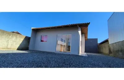 Casa com 2 quartos para alugar na Araquari, 545, Volta Redonda, Araquari