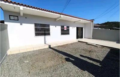 Casa com 2 quartos para alugar na Rua Padre Aloisius Helmann, 128, Paranaguamirim, Joinville