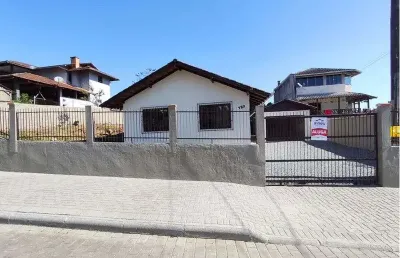 Casa com 3 quartos para alugar na Rua Teotônio Cunha, 120, Jarivatuba, Joinville