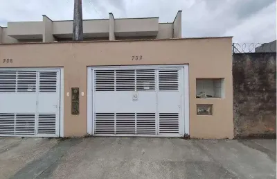 Casa com 3 quartos para alugar na Rua Gustavo Ponick, 732, Iririú, Joinville