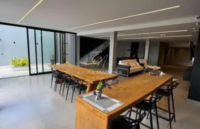 Casa com 4 quartos de porteira fechada no bairro novo santos dumont