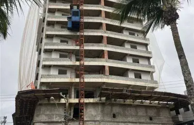 84,5mil entrada saldo direto - apartamento 2 quartos um suite - predio frent emar - churarsqueira - piscina