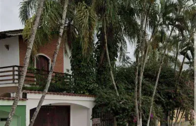 Belo sobrado isolado  no flórida com 4 dormitórios, a menos de 200 metros da praia, $950.000 apenas à vista