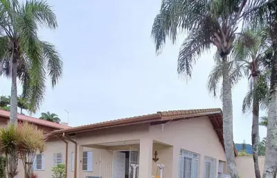 Linda casa isolada no flórida 3 dorms. + edicula, 300 metros da praia