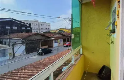Lindo sobrado geminado na aviação, lado praia com 3 dormitórios sendo uma suíte, r$630.000,00 aceita financiamento bancário, fgts e estuda permuta por apartamento em praia grande