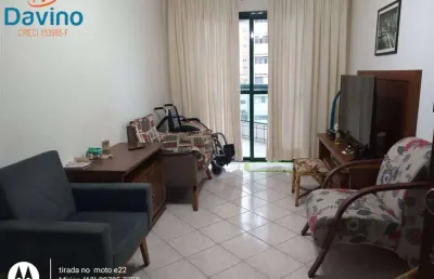 Apartamento de 01 dormitório, com sacada, planejados, à 100 metros da praia, piscina, salão de jogos, salão de festas.oportunidade!