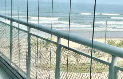 730 mil - excelente apartamento localizado na praia da tupi! prédio frente mar - lazer completo! *** vista livre ***