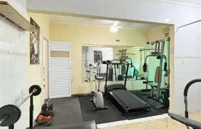 365mil - apartamento 1 quarto sacada piscina no predio 300m do mar da praia do canto do forte