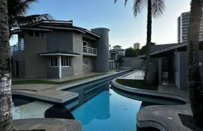 4,85 milhao casa espetacular no bairro do canto do forte, altissímo padrão, piscina e espaço de lazer de cinema.