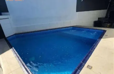 Casa com piscina aquecida  a menos de 300 metros da praia no bal. maracnã por r$630.000.00 à vista ou r$640.000,00 através de financiamento bancário