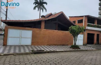 630 mil casa de 3 dormitorios com duas suites a 300 metros no bairro da aviação.