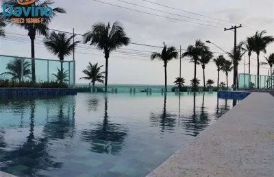 Apartamento pé na areia com vista mar, 2 dormitórios, lazer completo na praia do caiçara por apenas r$544.000,00 à vista