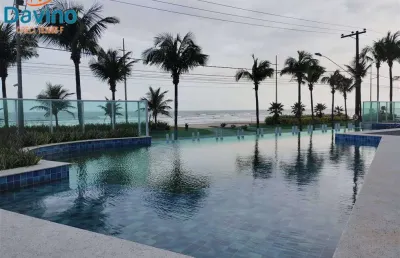 Lindo apartamento pé na areia, prédio frente mar, 2 dormitórios com varanda gourmet, lazer completo, r$595.000 à vista