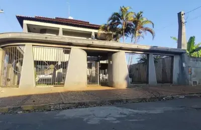Casa com 4 quarto(s) e 4 banheiro(s) para alugar, 500 m² por r$ 4500 / mês