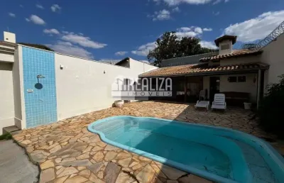 Casa com 4 quarto(s) e 3 banheiro(s) para alugar, 239 m² por r$ 6178 / mês