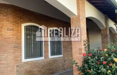 Casa com 3 quarto(s) e 2 banheiro(s) para alugar, 250 m² por r$ 6000 / mês