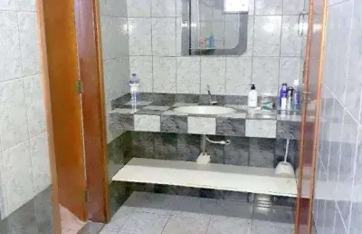 Casa com 4 quarto(s) e 4 banheiro(s) para alugar, 301 m² por r$ 8000 / mês