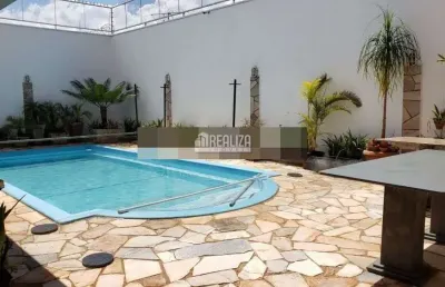 Casa com 5 quarto(s) e 7 banheiro(s) para alugar, 564 m² por r$ 7800 / mês