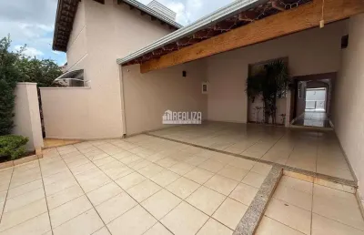 Casa com 4 quarto(s) e 3 banheiro(s) para alugar, 206 m² por r$ 6800 / mês