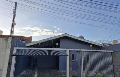 Casa com 3 quarto(s) e 2 banheiro(s) para alugar, 1 m² por r$ 1800 / mês