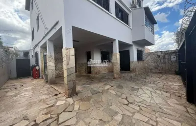 Casa com 7 quarto(s) e 4 banheiro(s) para alugar, 386 m² por r$ 4940 / mês