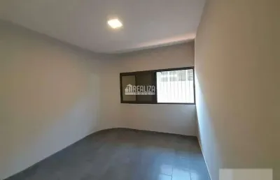 Casa com 3 quarto(s) e 1 banheiro(s) para alugar, 247 m² por r$ 4700 / mês